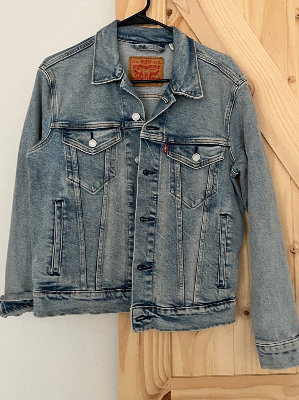 Levi’s Men’s XS Denim Trucker Jacket Light Wash Classic Jean Jacket NWOT